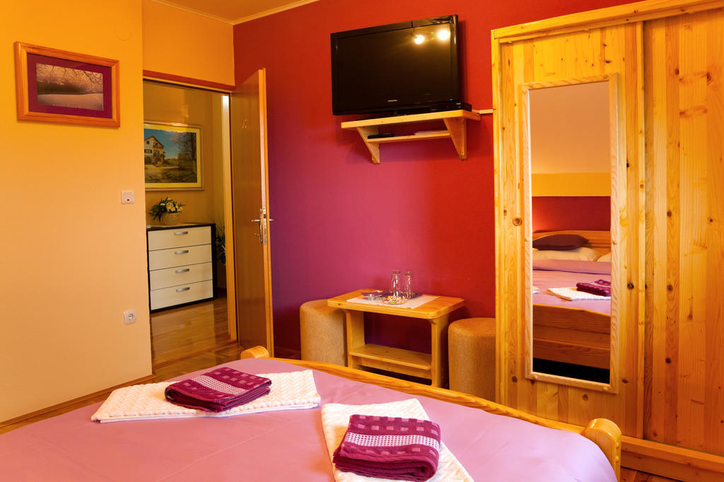 Apartments Tratincica Selište Drežničko Chambre photo