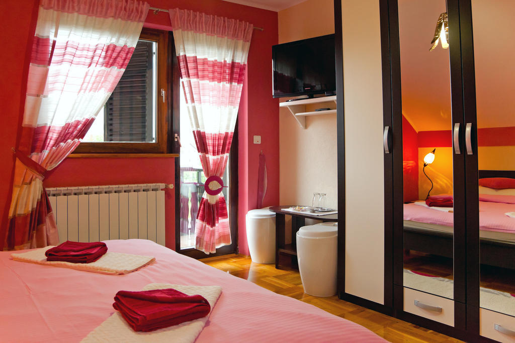 Apartments Tratincica Selište Drežničko Chambre photo